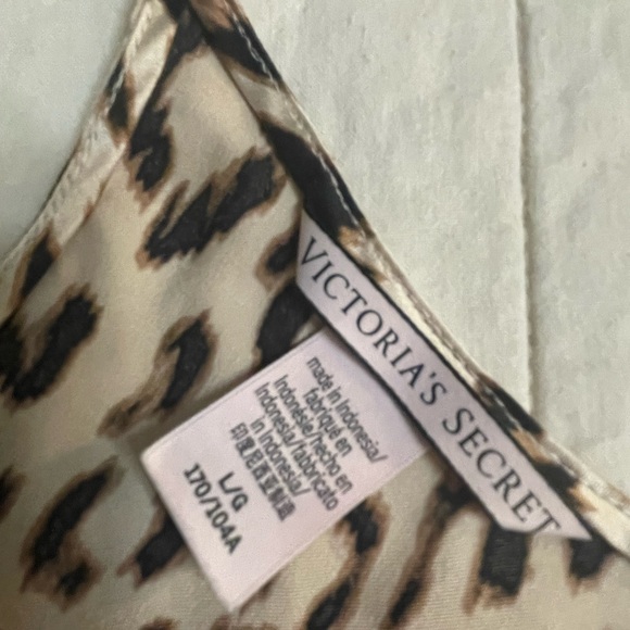 Victoria's Secret Animal Print Satin Cami Shorts Sleep set Size Large - Picture 6 of 14